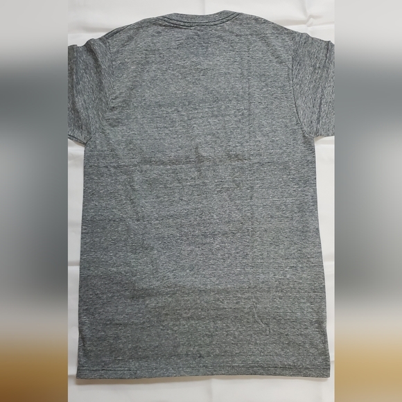 NWOT gray Tshirt with mustang logo size s - Picture 4 of 4